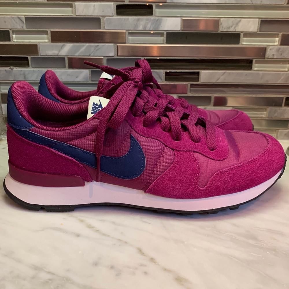 Women's Nike Internationalist True Berry Sneakers